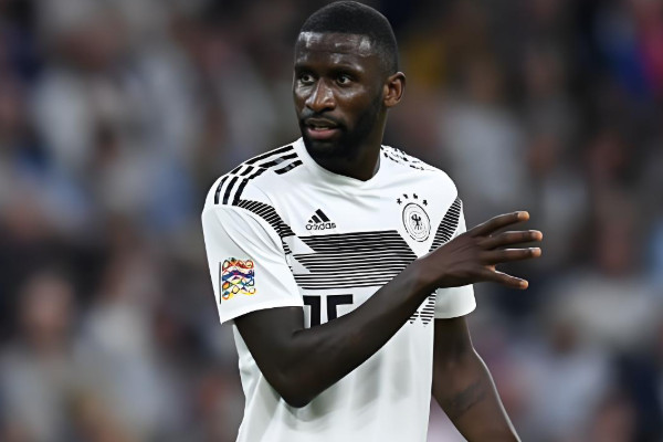 皇馬防線再遭重創(chuàng)！傷病潮席卷后防核心，西甲爭(zhēng)冠之路蒙上陰影