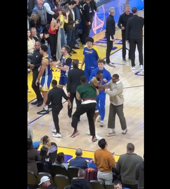 笑死！維金斯暴扣殺死比賽后 慘遭3名便裝勇士球員“霸凌”