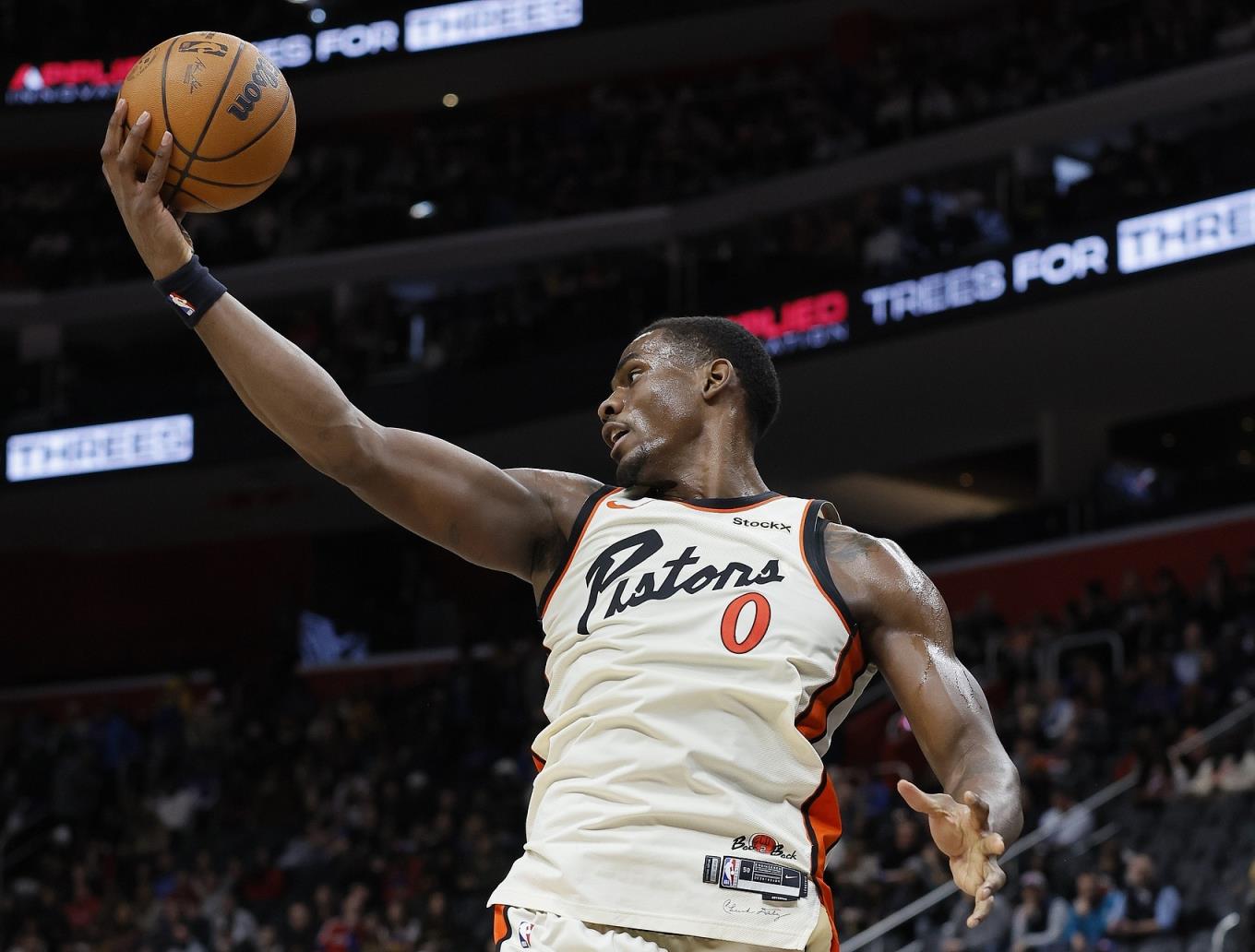 完全壓制啊！杜倫首節(jié)6中6砍12分5板 申京2中0僅得1板1助