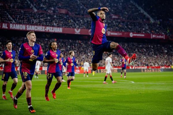 拉菲尼亞賽前還在醫(yī)院照看孩子，今天比賽獨中兩元